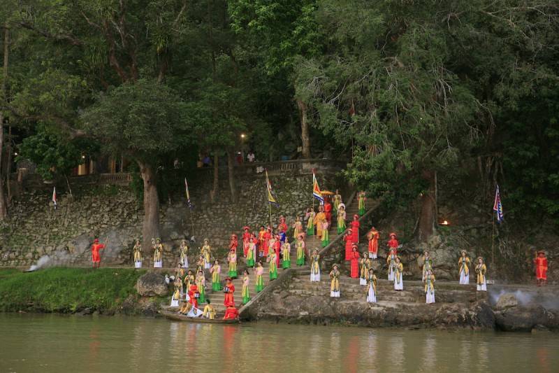 Tham quan điện Hòn Chén xứ Huế - Biểu tượng tâm linh, văn hóa xứ Huế