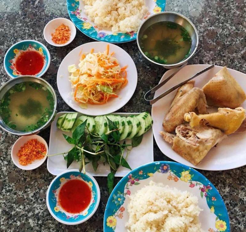 Thưởng thức Cơm gà Phan Rang đặc sắc khi ghé đến Ninh Thuận
