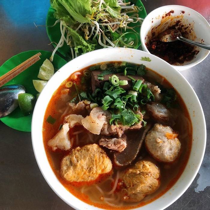 Top 7 quán bún bò Huế ngon choáng váng quên lối về khiến ai ăn cũng nhớ