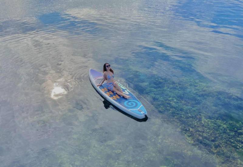 Trải nghiệm Chèo SUP trên Đảo Phú Quý với mặt biển trong xanh như ngọc