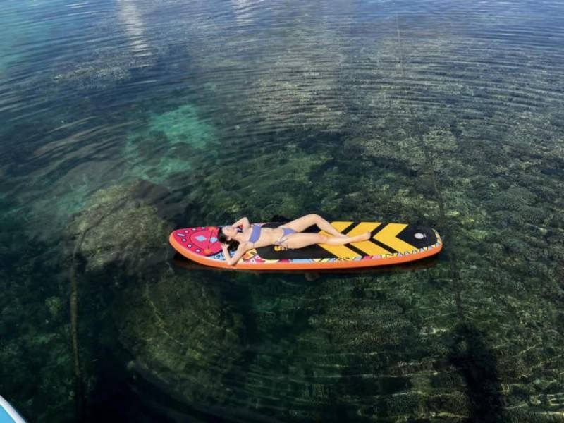 Trải nghiệm Chèo SUP trên Đảo Phú Quý với mặt biển trong xanh như ngọc