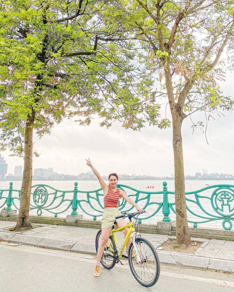Trải nghiệm Đạp xe ngắm cảnh hồ Tây cực chill tại Hà Nội