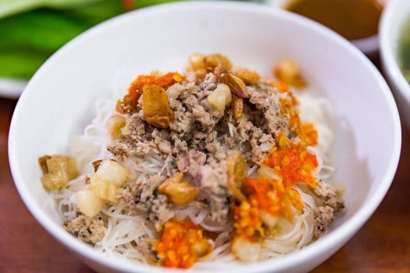 Trải nghiệm Phở Hồng, quán ăn bình dân nổi tiếng ở Gia Lai