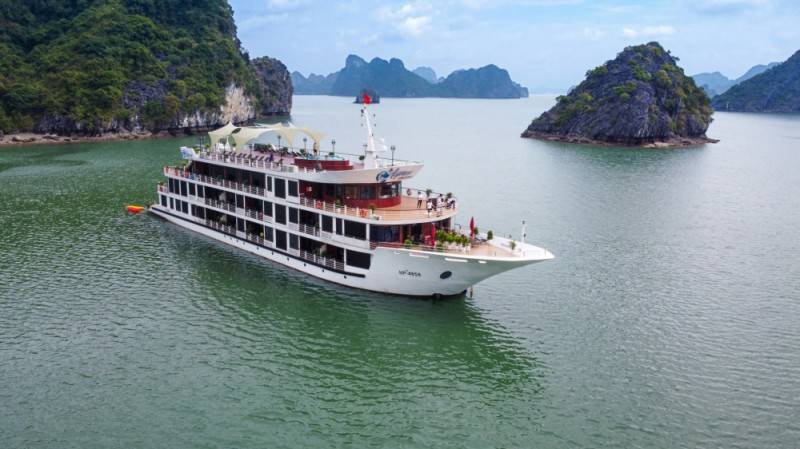 Trải nghiệm Tour du thuyền 5 sao khám phá vịnh Lan Hạ có gì hay?