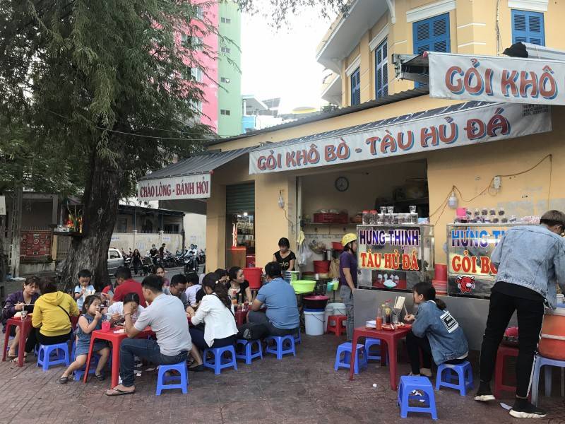 Từ quán nhỏ ven đường đến mặt tiền sang chảnh: Gỏi bò khô, tàu hủ đá 30 tuổi ở Nha Trang có gì đặc biệt?