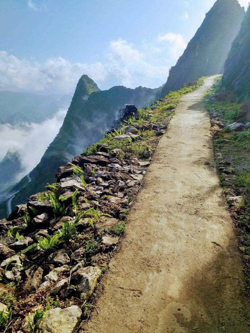 Vách đá thần Hà Giang - Từ A đến Z trải nghiệm trekking hiểm trở