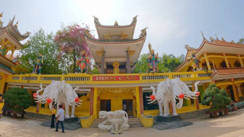 Vãn cảnh Chùa Thái Sơn núi Cậu với kiến trúc phương Đông đặc sắc