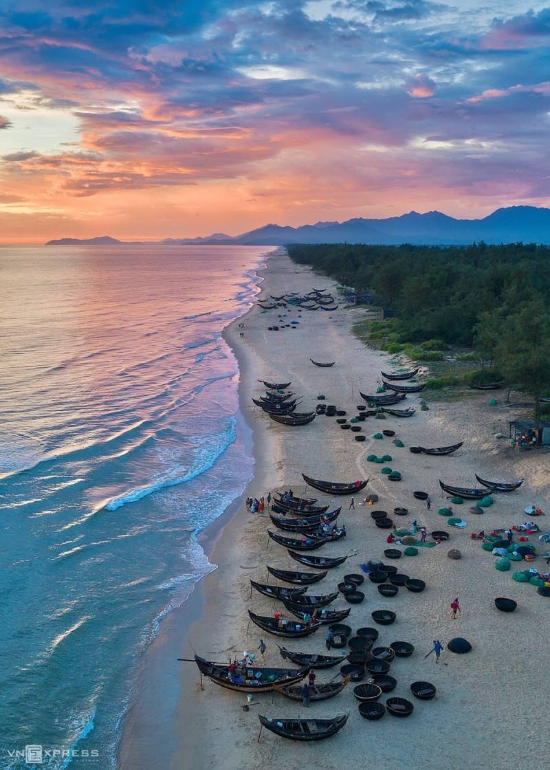 Về Bãi biển Vinh Thanh xinh đẹp để 'trốn' cái nắng oi ả của ngày hè xứ Huế