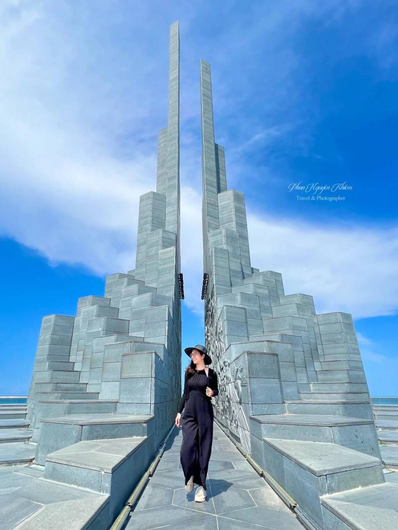 Vẻ đẹp rạng rỡ của Tháp Nghinh Phong, công trình đón gió giữa lòng Phú Yên