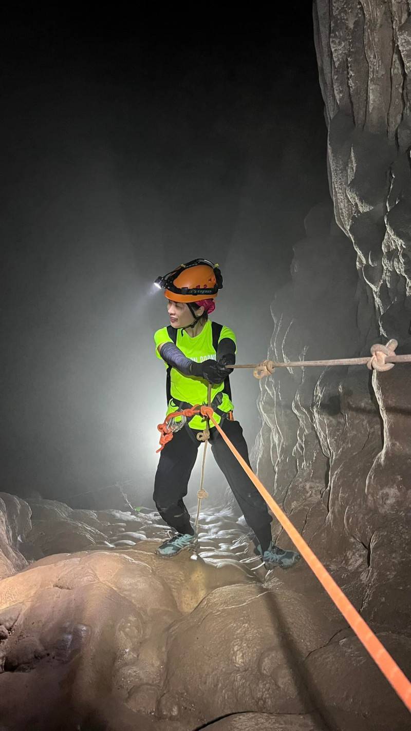 Vẻ đẹp tuyệt mỹ của Hang Sơn Đoòng, hang động lớn nhất thế giới